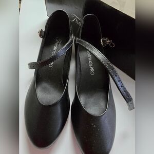 Little girls theatrical pro shoes size 1